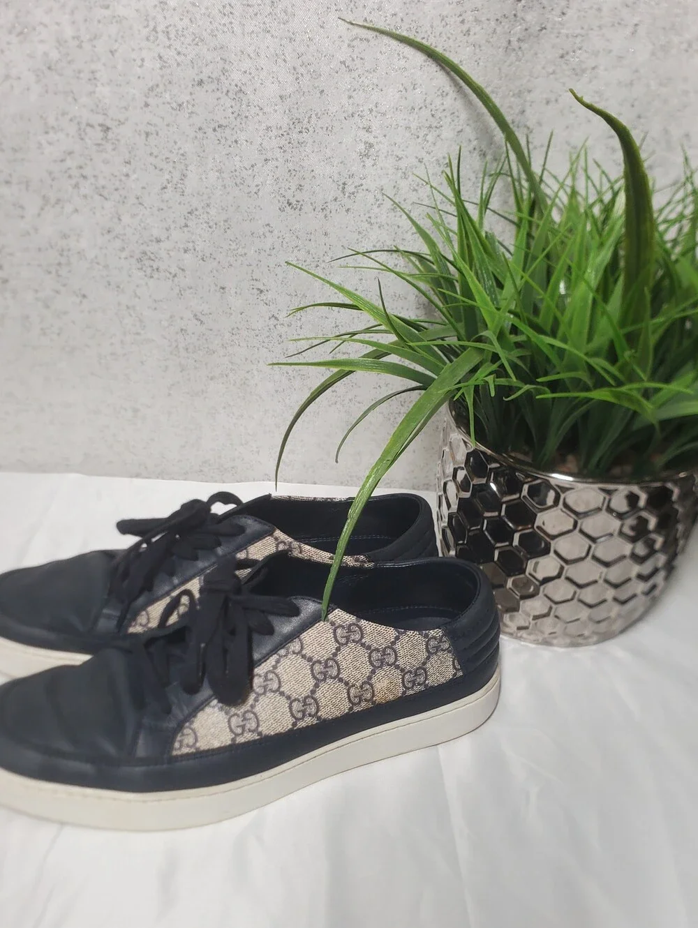 Gucci GG Supreme Monogram Low-Top Sneakers In A Midnigth Blue & Beige Size 8